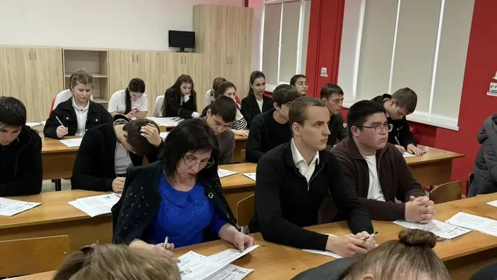 share-photo-15453975074